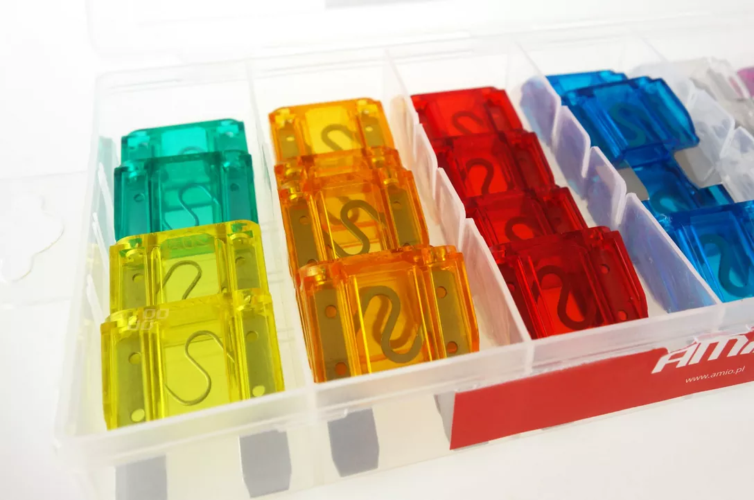 Bezpieczniki płytkowe MAXI - zestaw zbliżenie