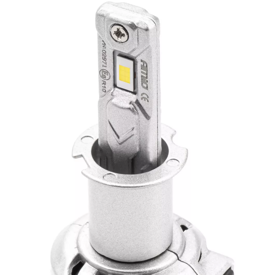 AMiO LED H3 X2 6500K - zbliżenie na żarówkę