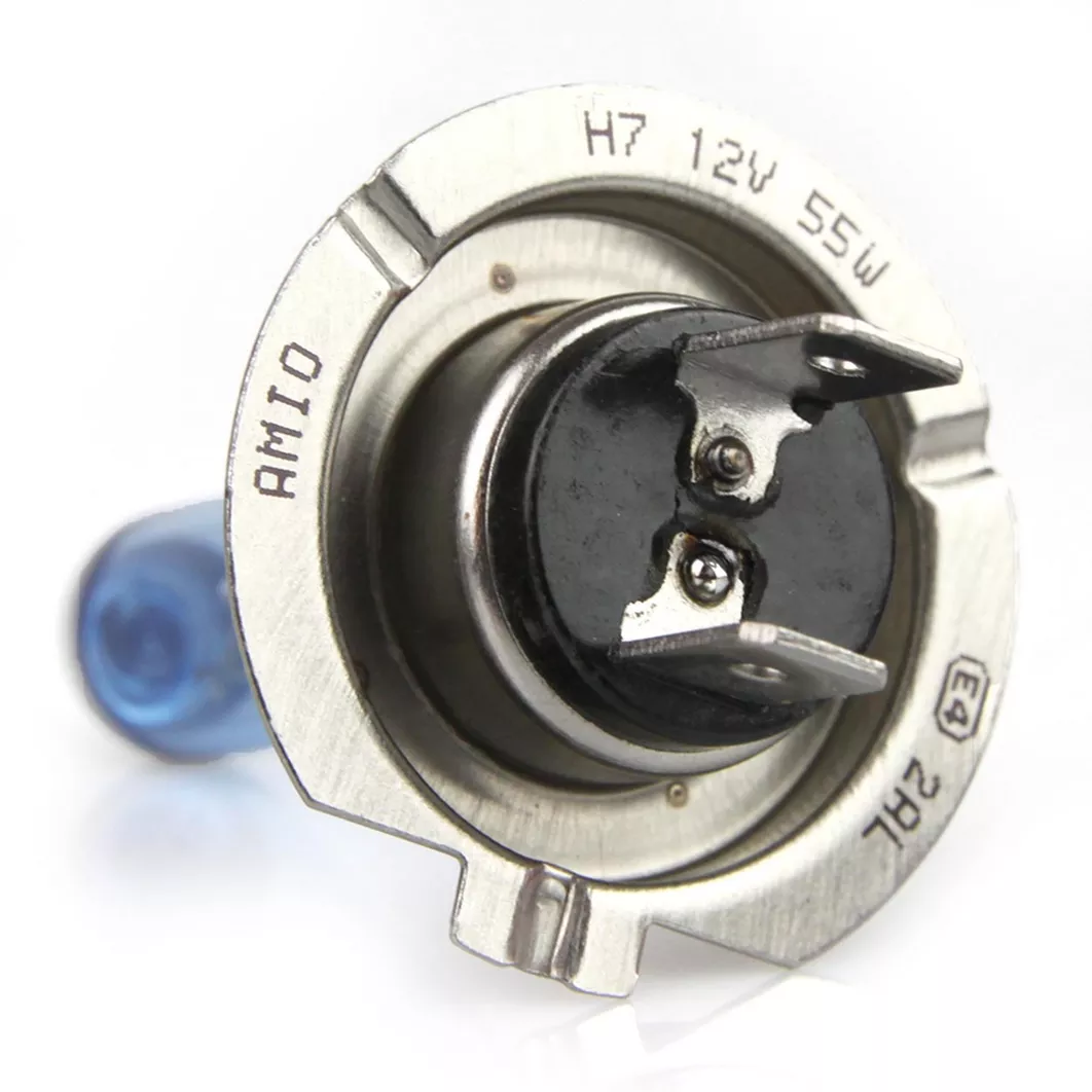 Żarówka AMiO H7 Super White - zbliżenie na podstawę