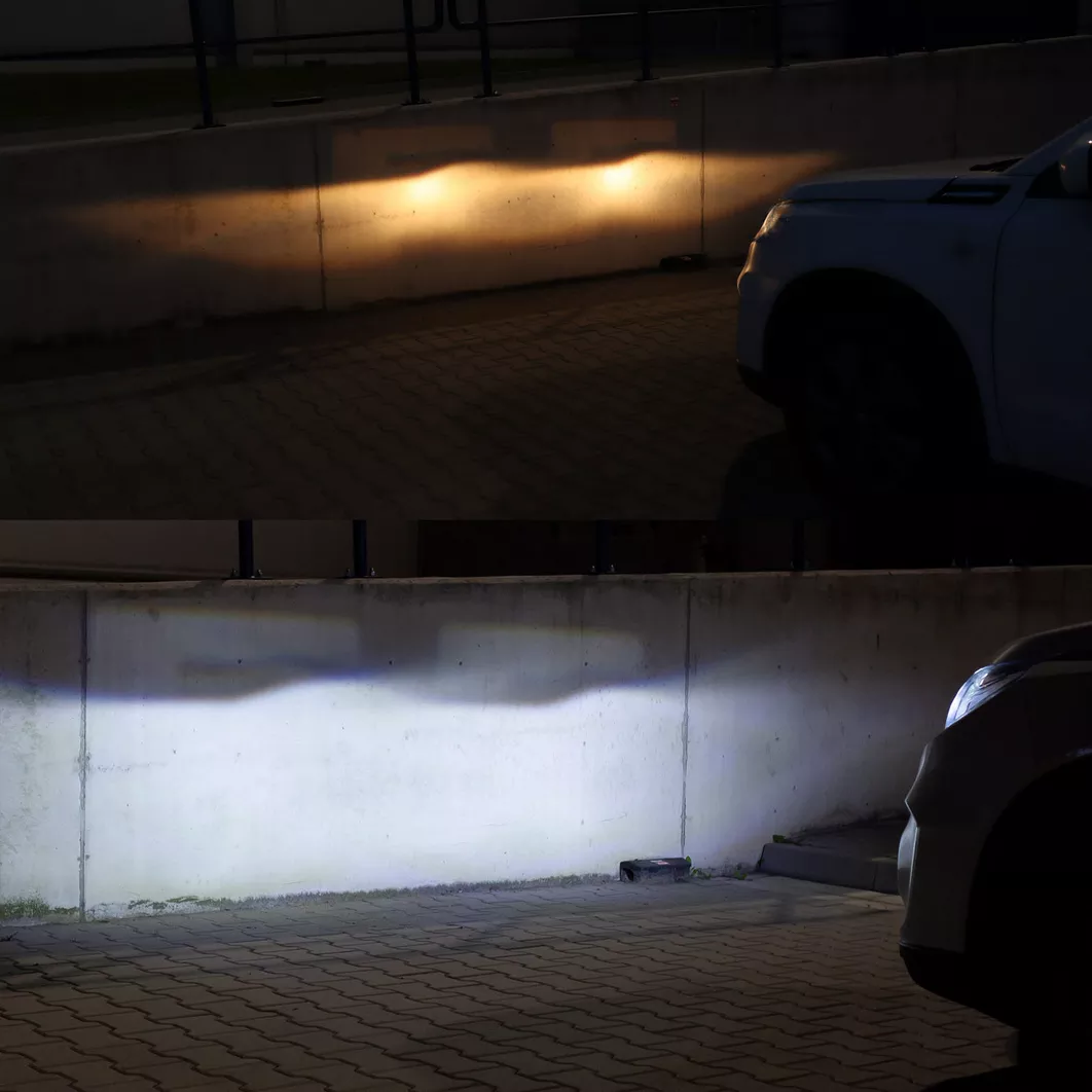 Żarówki LED HB3 (9005) AMiO – widok z reflektorów