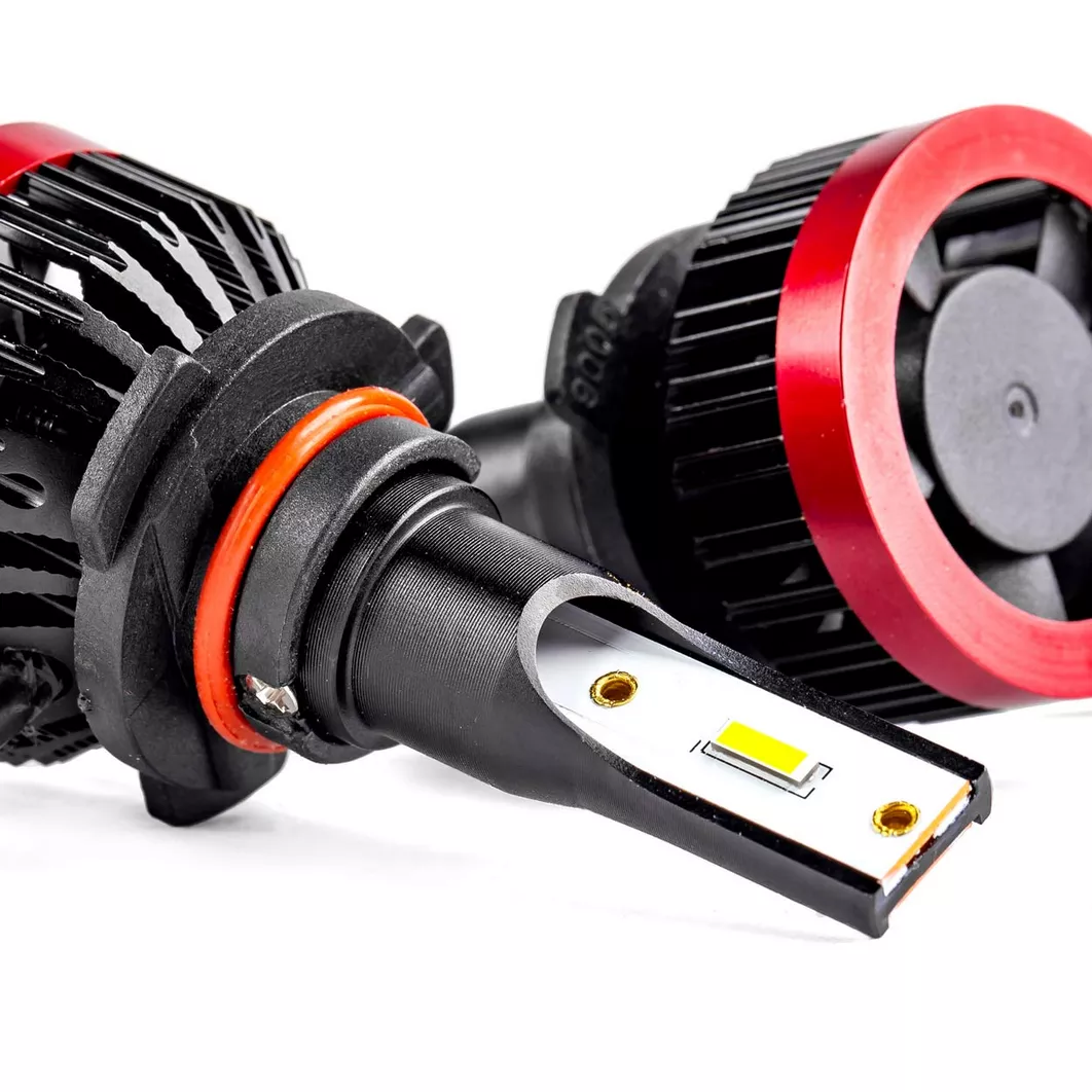 Żarówki LED HB3 (9005) AMiO – zbliżenie na led