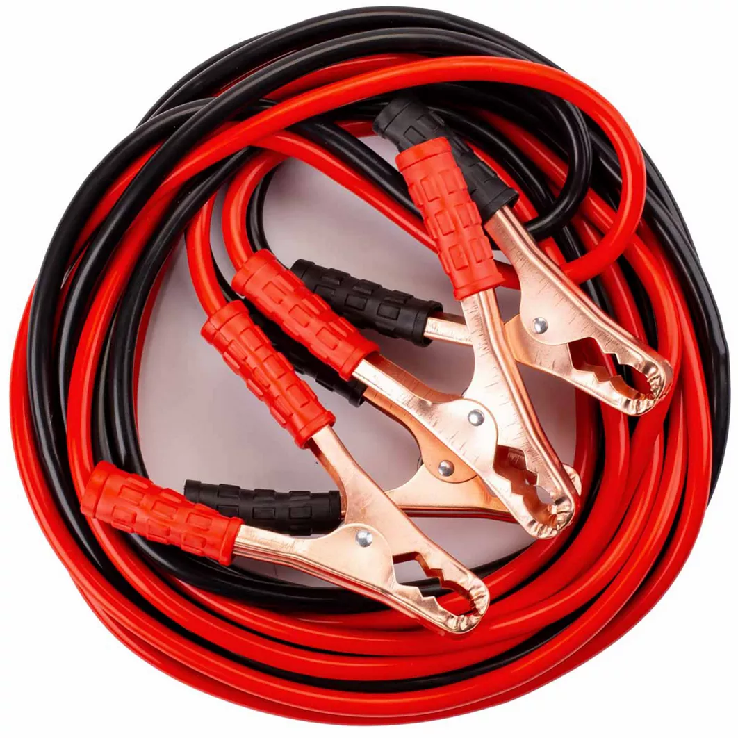 Przewody rozruchowe – zbliżenie przewodów i zacisków