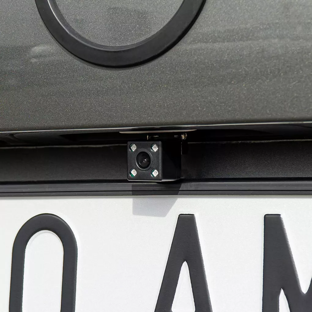 Kamera cofania — zamocowanie na samochodzie