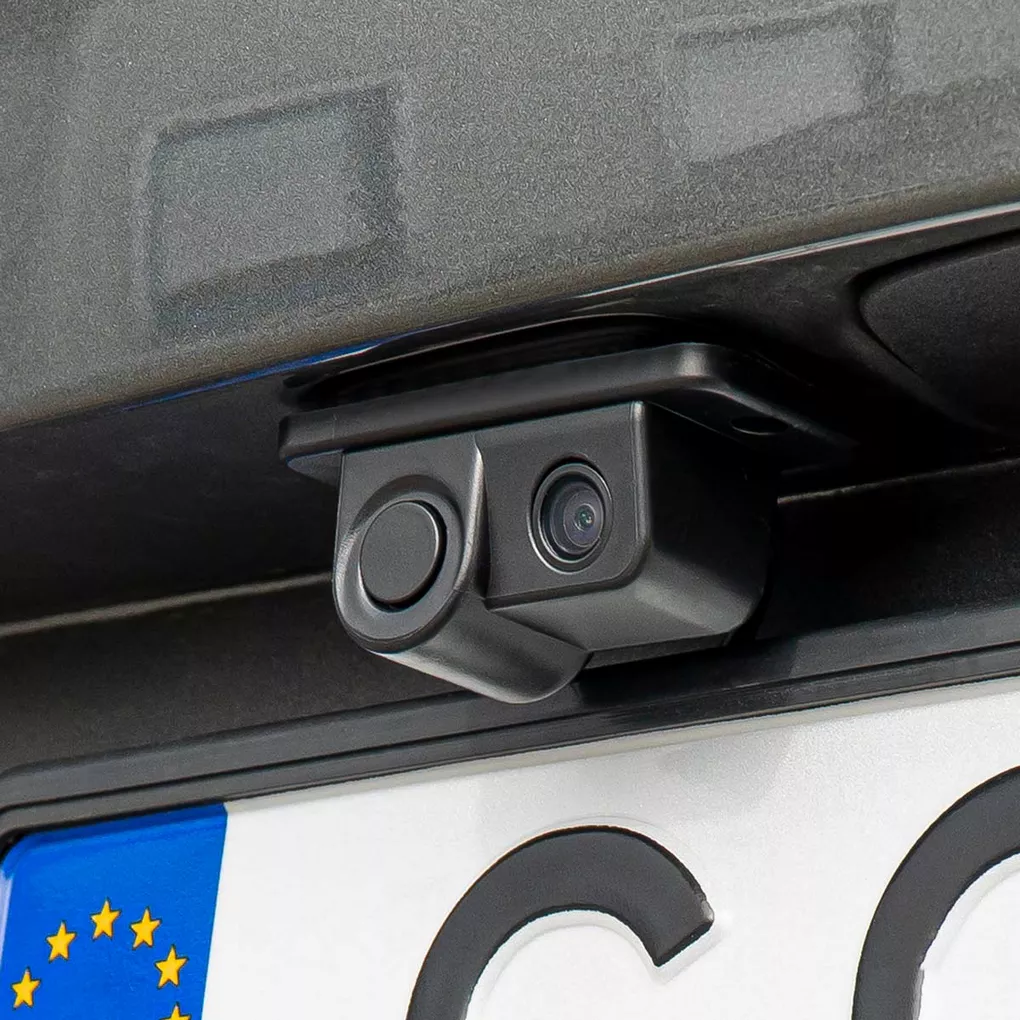 Kamera cofania HD-601 - montaż na tyle samochodu