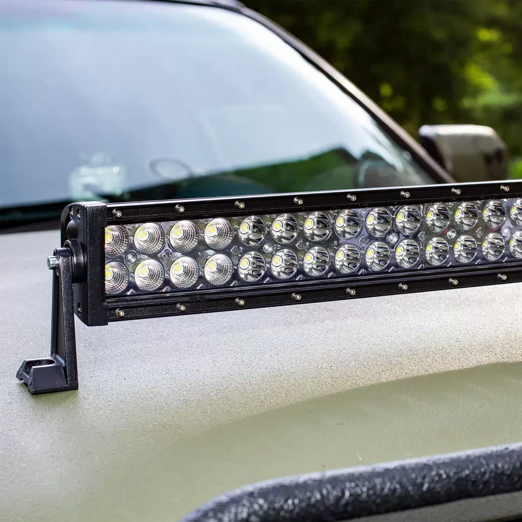 Lampa robocza 80 LED - zastosowanie na samochodzie