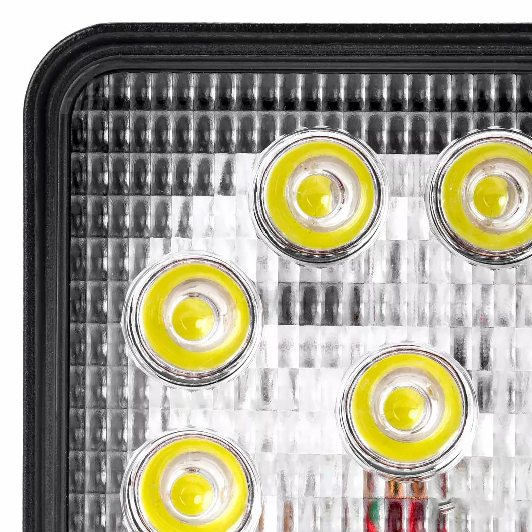 Zestaw montażowy lampy roboczej LED - zbliżenie na led