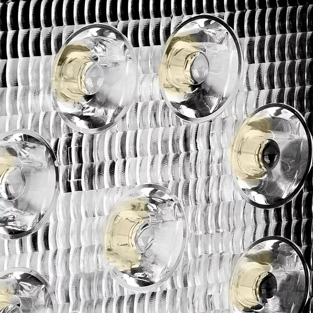 Widok lampy AMiO 9 LED - zbliżenie