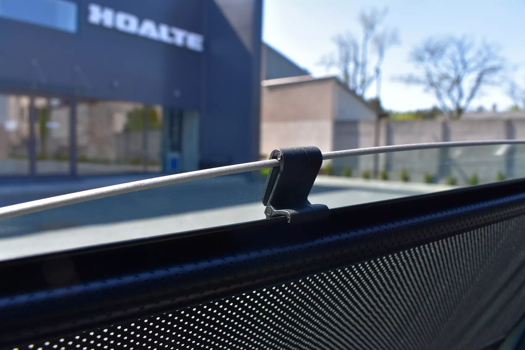 Roleta przeciwsłoneczna boczna CarCommerce - haczyki z tworzywa na szybę