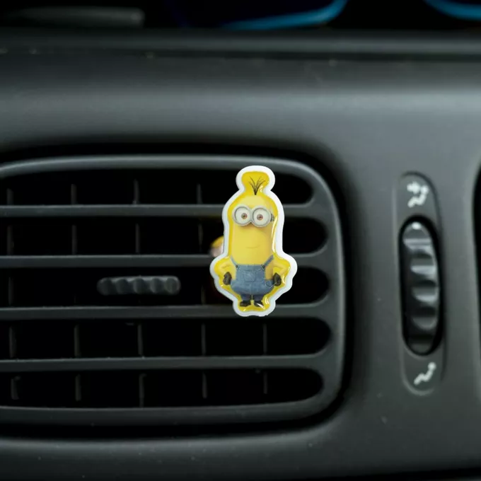 Minionki - montaż w kratce nawiewu