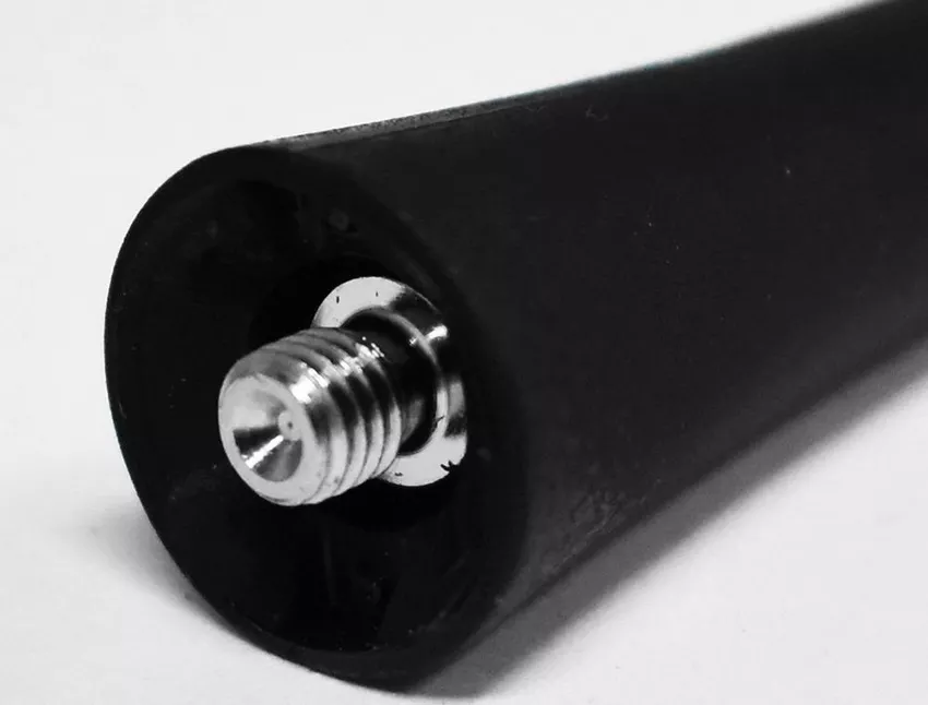 Maszt antenowy z gwintem 5 mm - zbliżenie na gwint