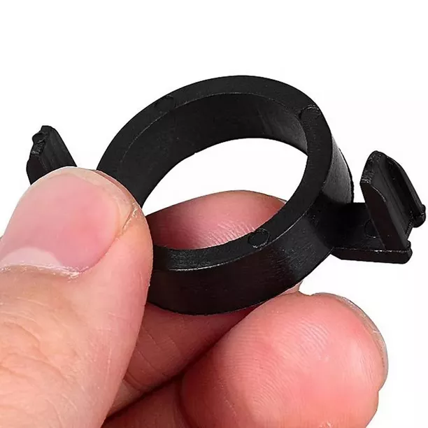 Adapter montażowy H7 LED/Xenon HID TK-103 - rozmiar w dłoni